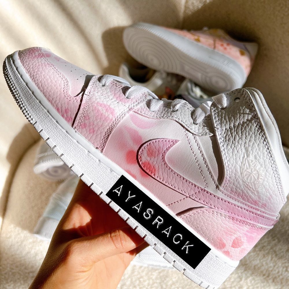 Custom painted Air Jordan 1 mid - Picture 3 of 5